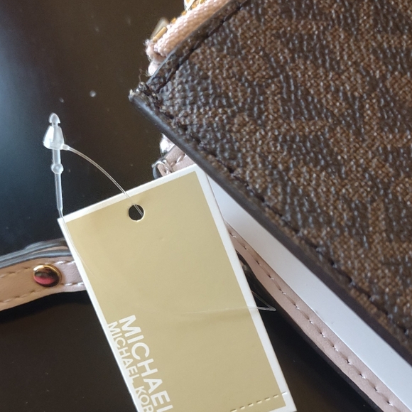 🩷🎉NWT Michael Kors Large Powder Blush Double Zip Jet Set Wallet/Wristlet🩷🎉 - Picture 8 of 9